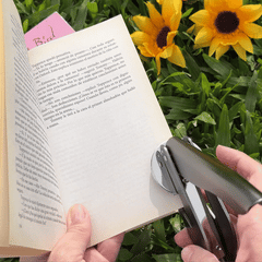 Custom Book Embosser (Spanish)